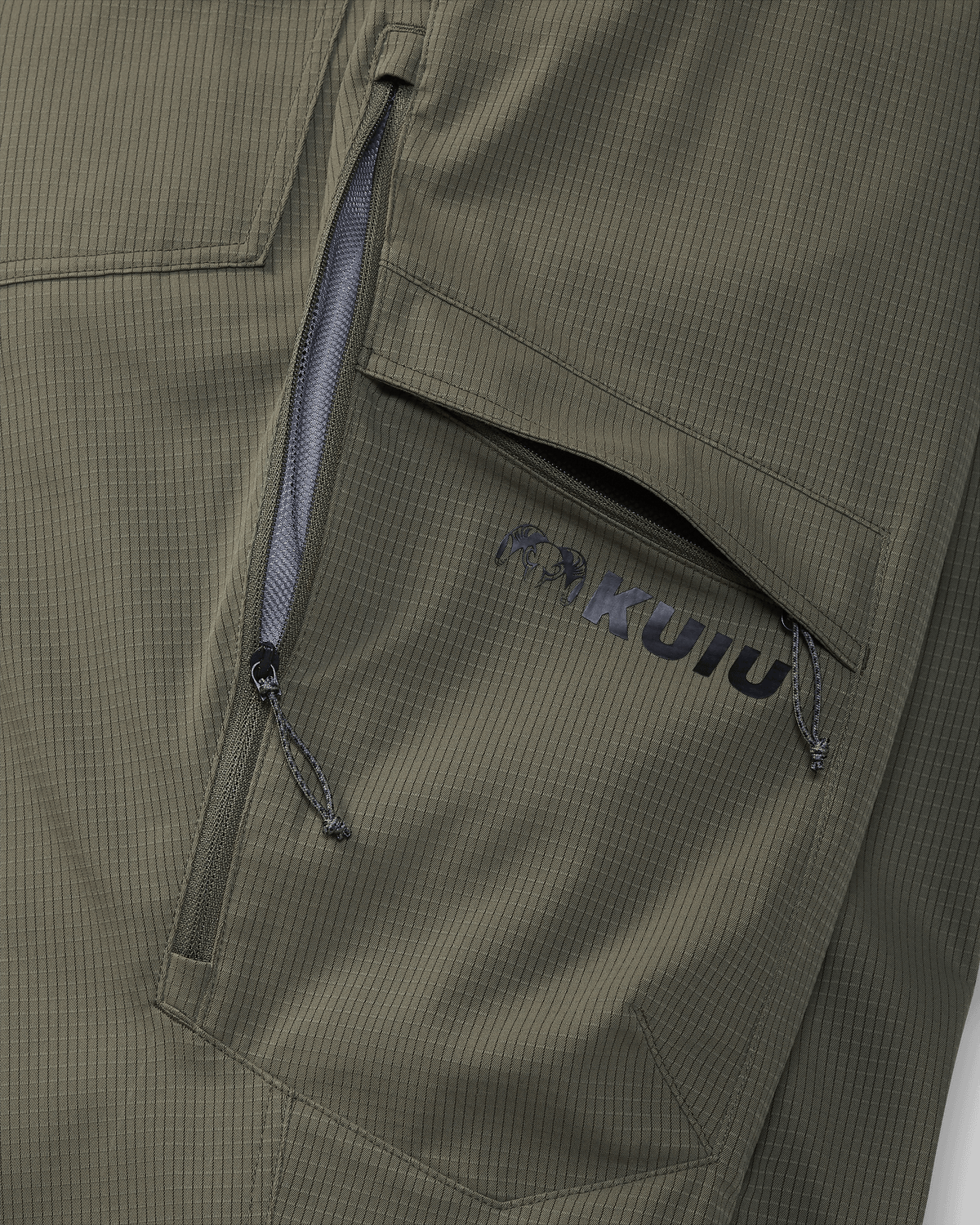 Detail of partially open hip vent and open cargo pocket on Women's Tiburon Pant in Ash Brown