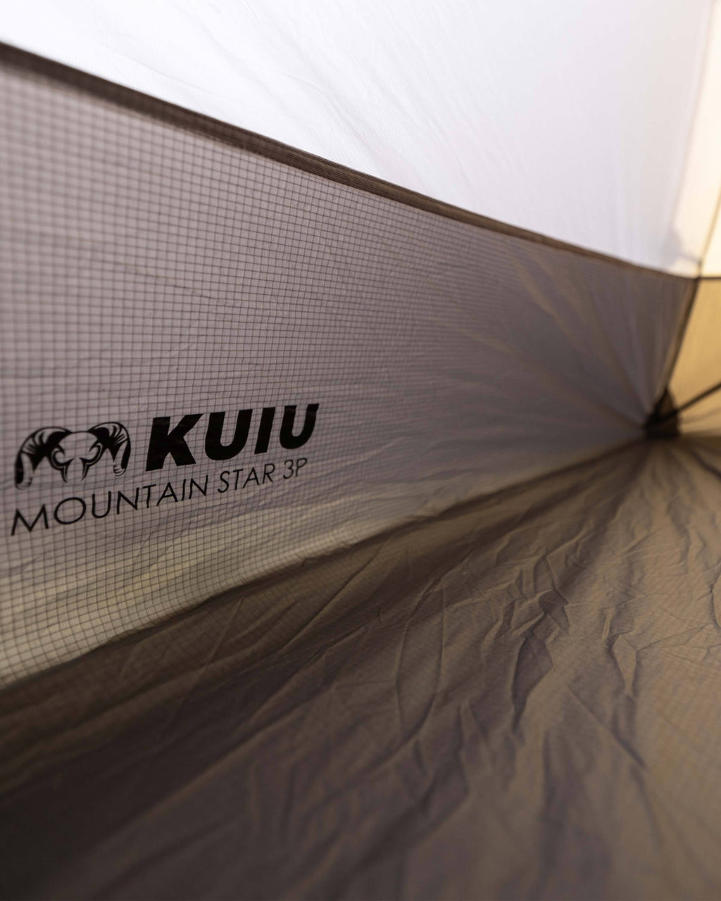 Image showing the integrated waterproof bathrub floor design of the mesh body of Mount Star 3 Person Tent