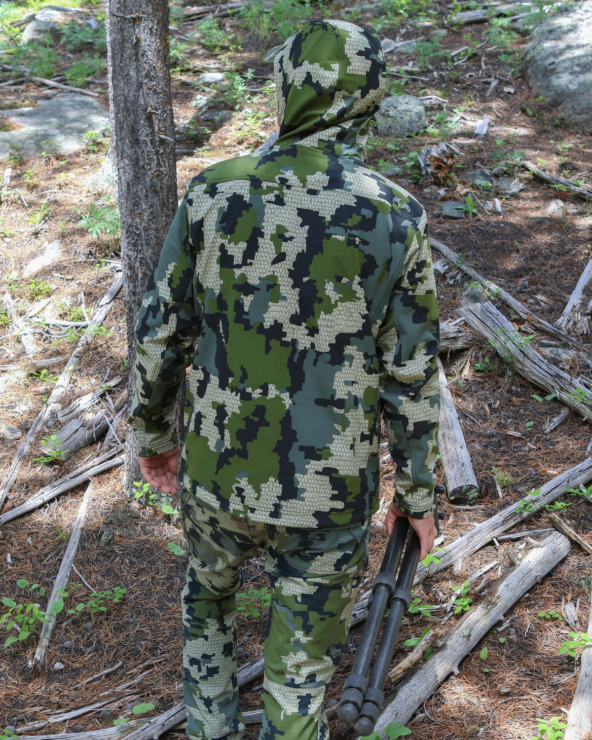 Back of hunter wearing Alpine Hooded Jacket in Verde Camouflage 