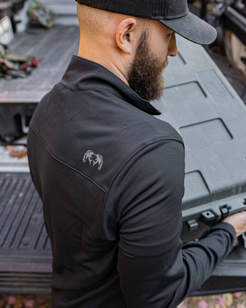 Back right shoulder highlighting KUIU ram logo on the Bicomp Zip-T in Black