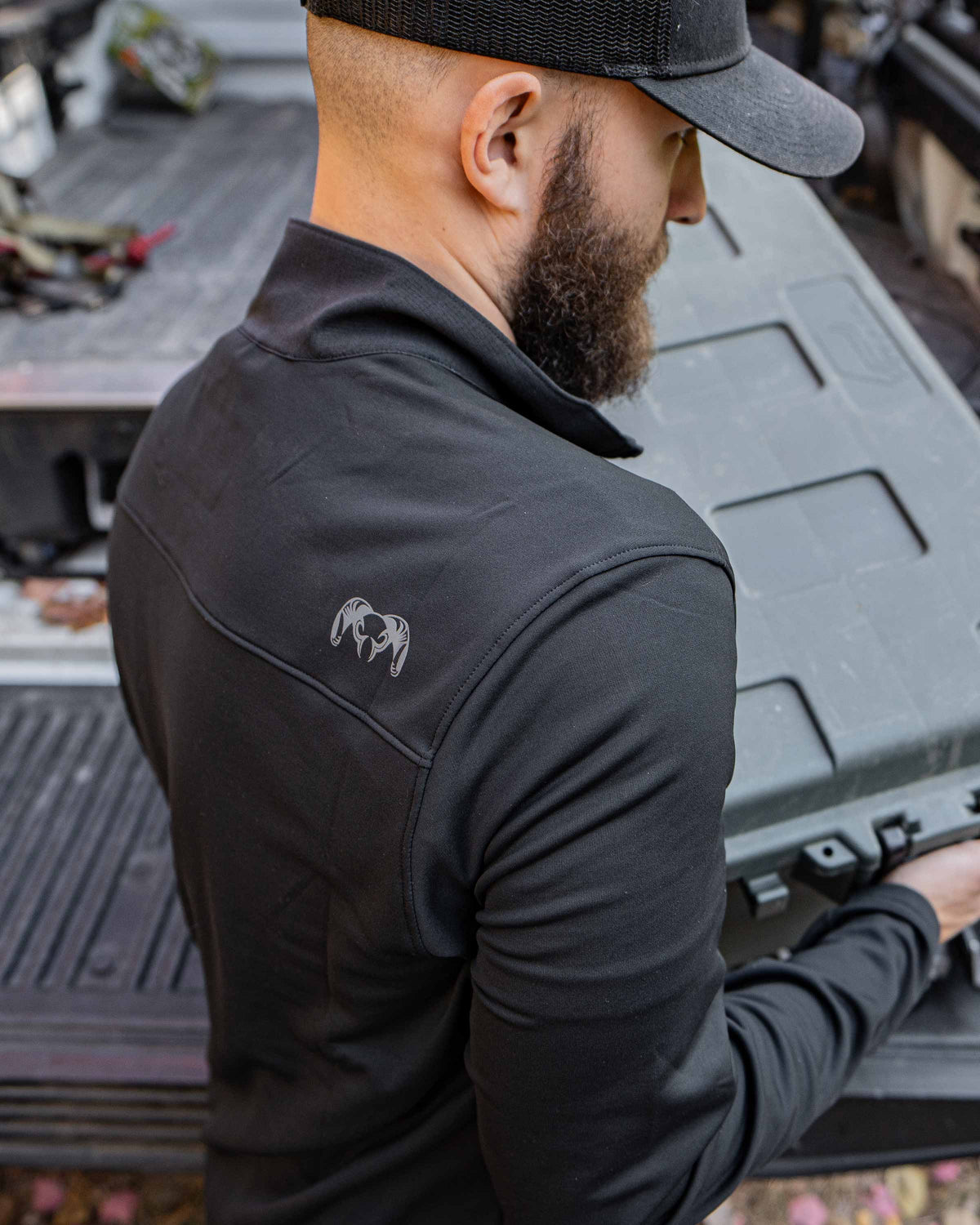 Back right shoulder highlighting KUIU ram logo on the Bicomp Zip-T in Black