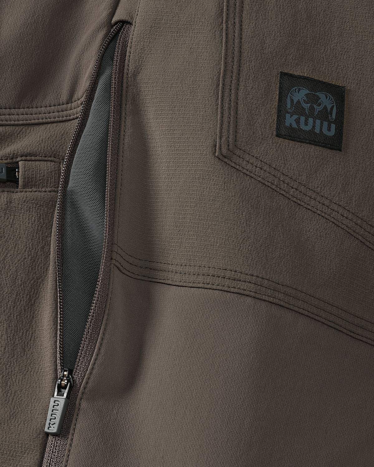 Close-up of hip-zips with lightweight mesh lining for ventilation on the Groundwork Stretch Woven Pant in Rodeo Brown