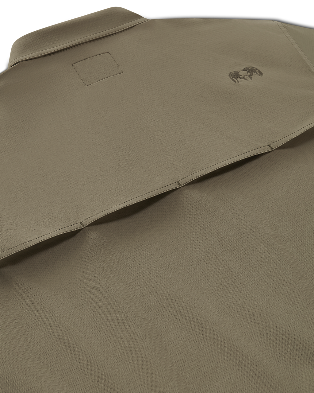 Close-up of upper back vent on Gauge Short Sleeve Workshirt in Khaki