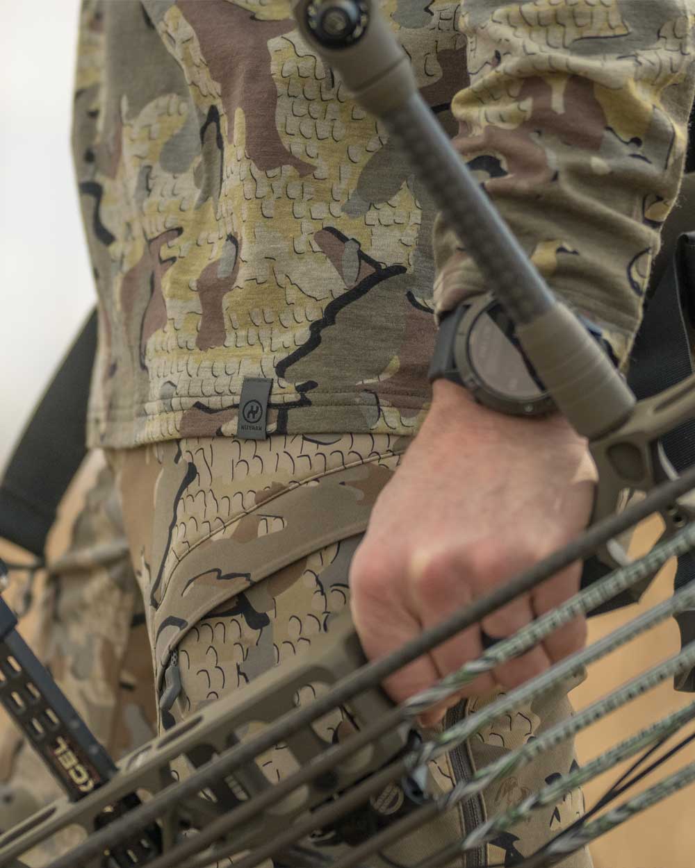 lower shirt hem with KUIU tag on ULTRA Merino 120 LT LS Crew-T in Valo Camouflage