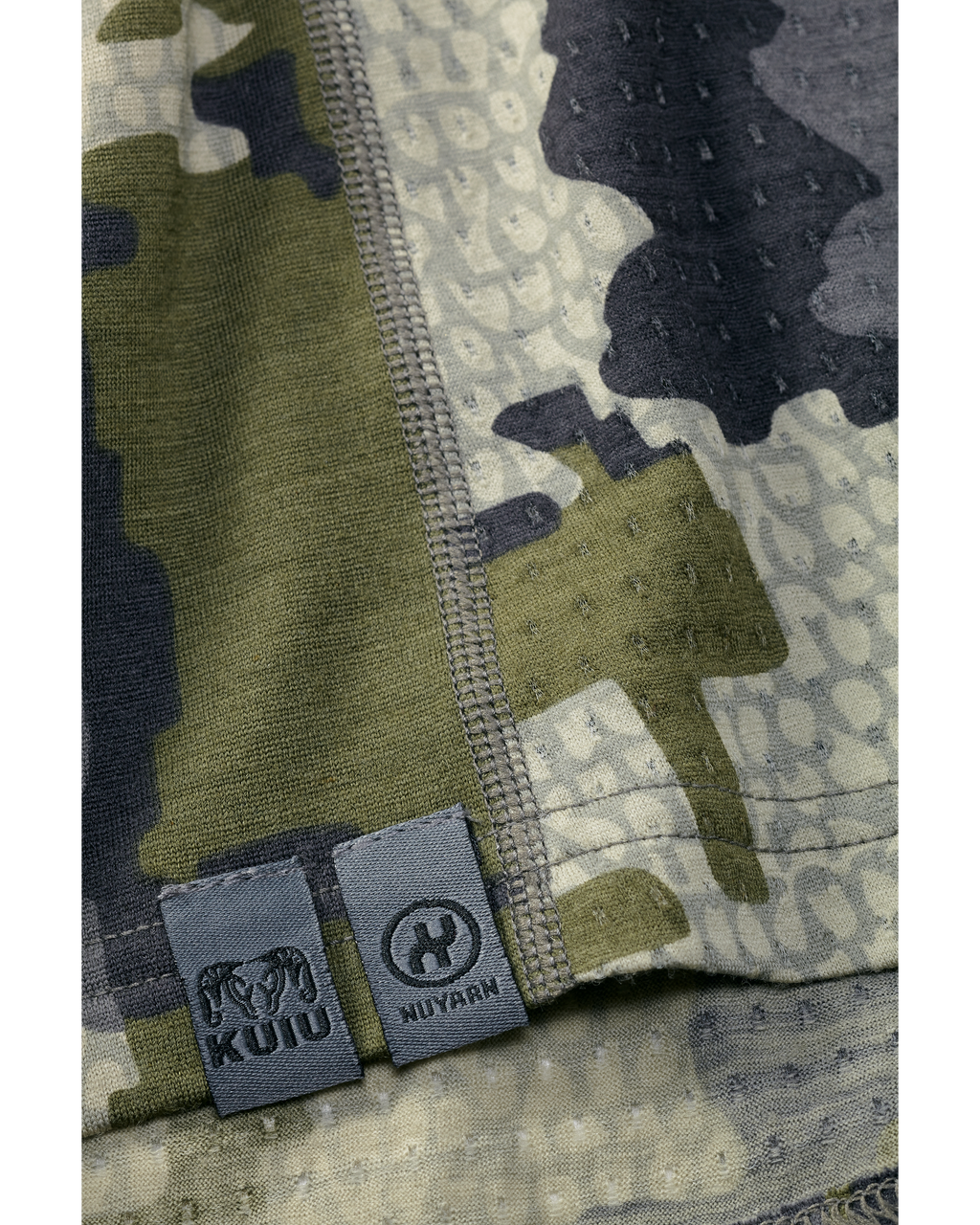 Detail of fabric on ULTRA Merino 145 Zip-T Hunting Hoodie in Verde Camouflage