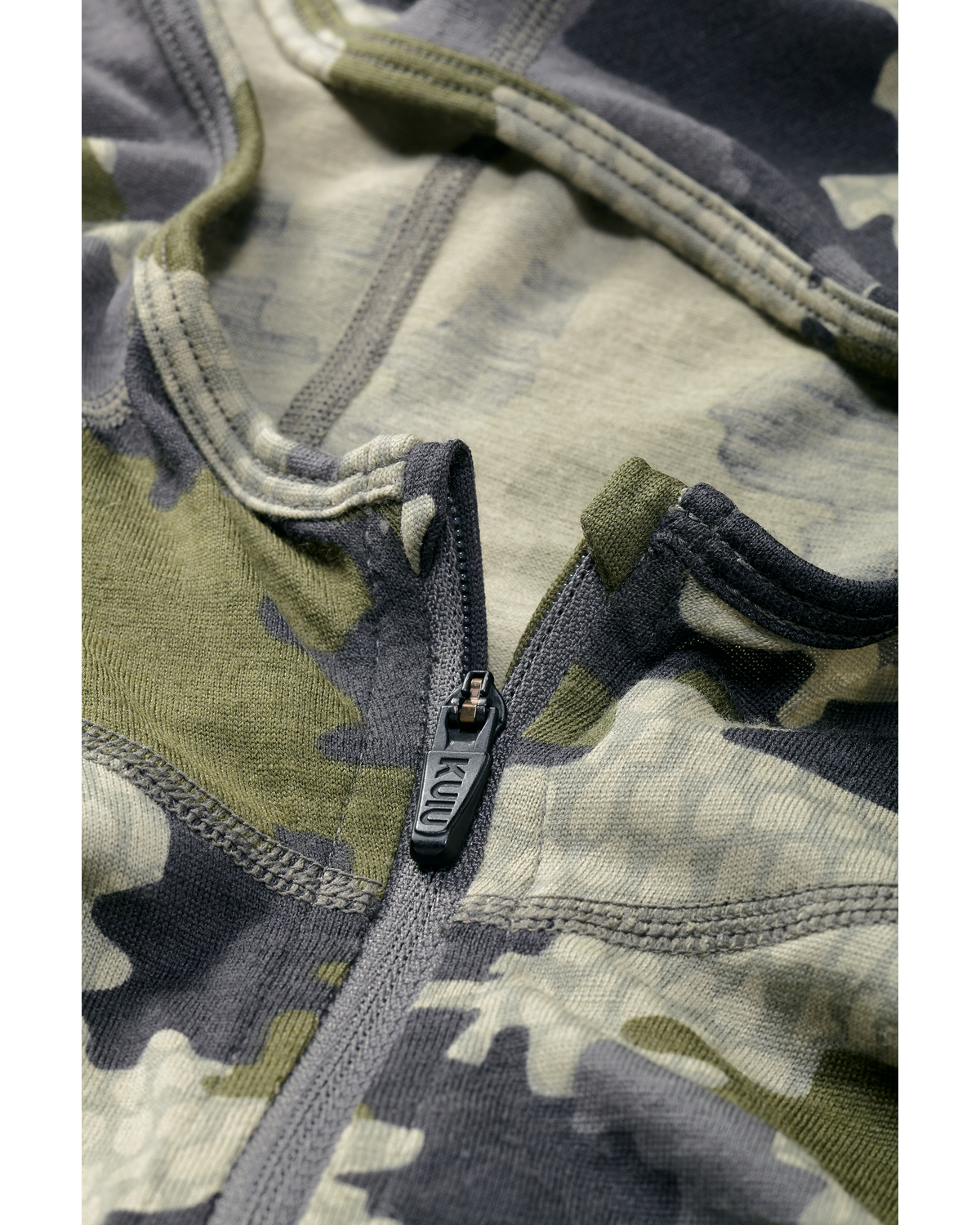 Detail of collar area on ULTRA Merino 145 Zip-T Hunting Hoodie in Verde Camouflage