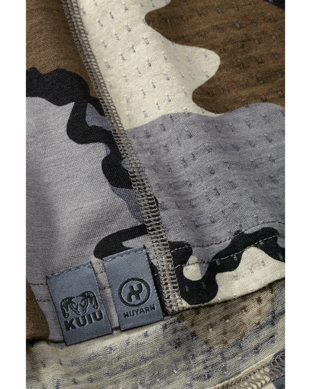 Detail of fabric on ULTRA Merino 145 Zip-T Hunting Hoodie in Vias Camouflage