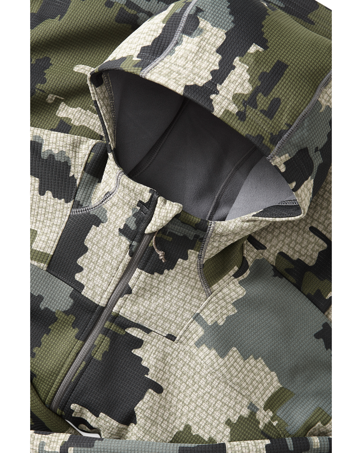 Detail collar and hood area on Peloton 240 Full Zip Hoodie in Verde Camouflage