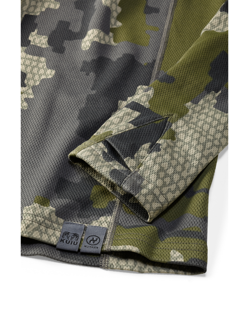 Cuff and layered thumbhole detail on PRO Merino 200 Zip-T in Verde Camouflage