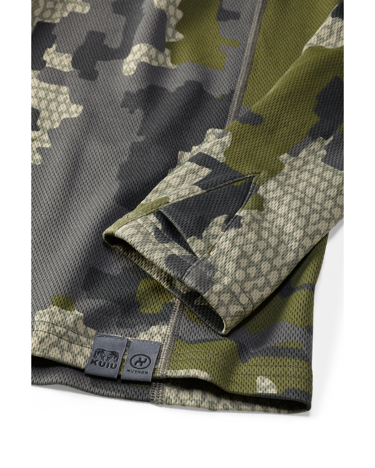 Cuff and layered thumbhole detail on PRO Merino 200 Zip-T in Verde Camouflage