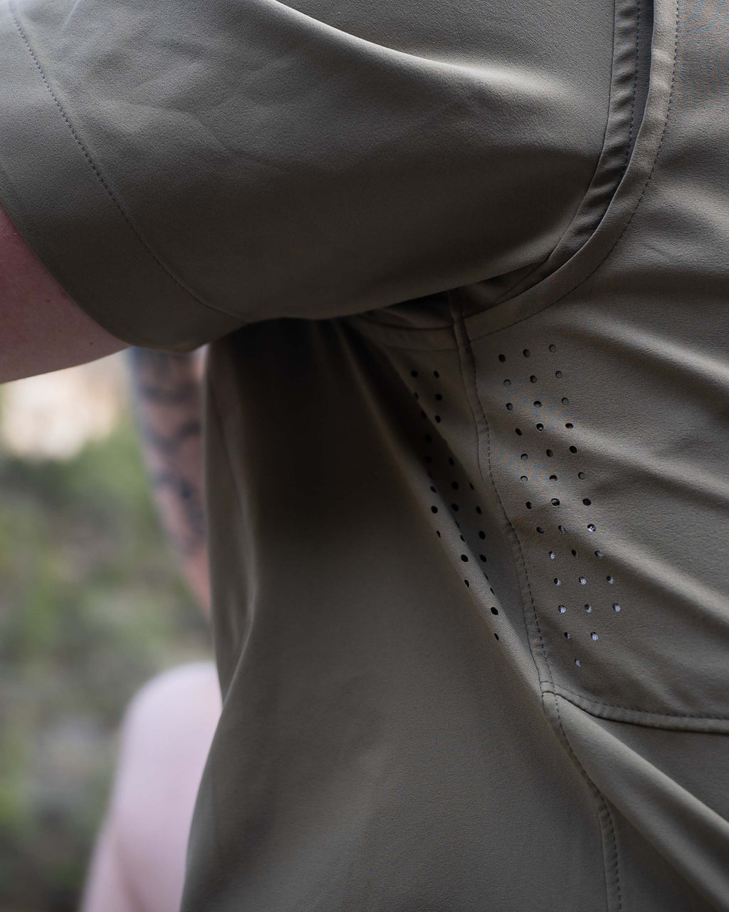 Pit ventilation on the Mesa Vented Short Sleeve Snap Shirt in Khaki shown on Hunter