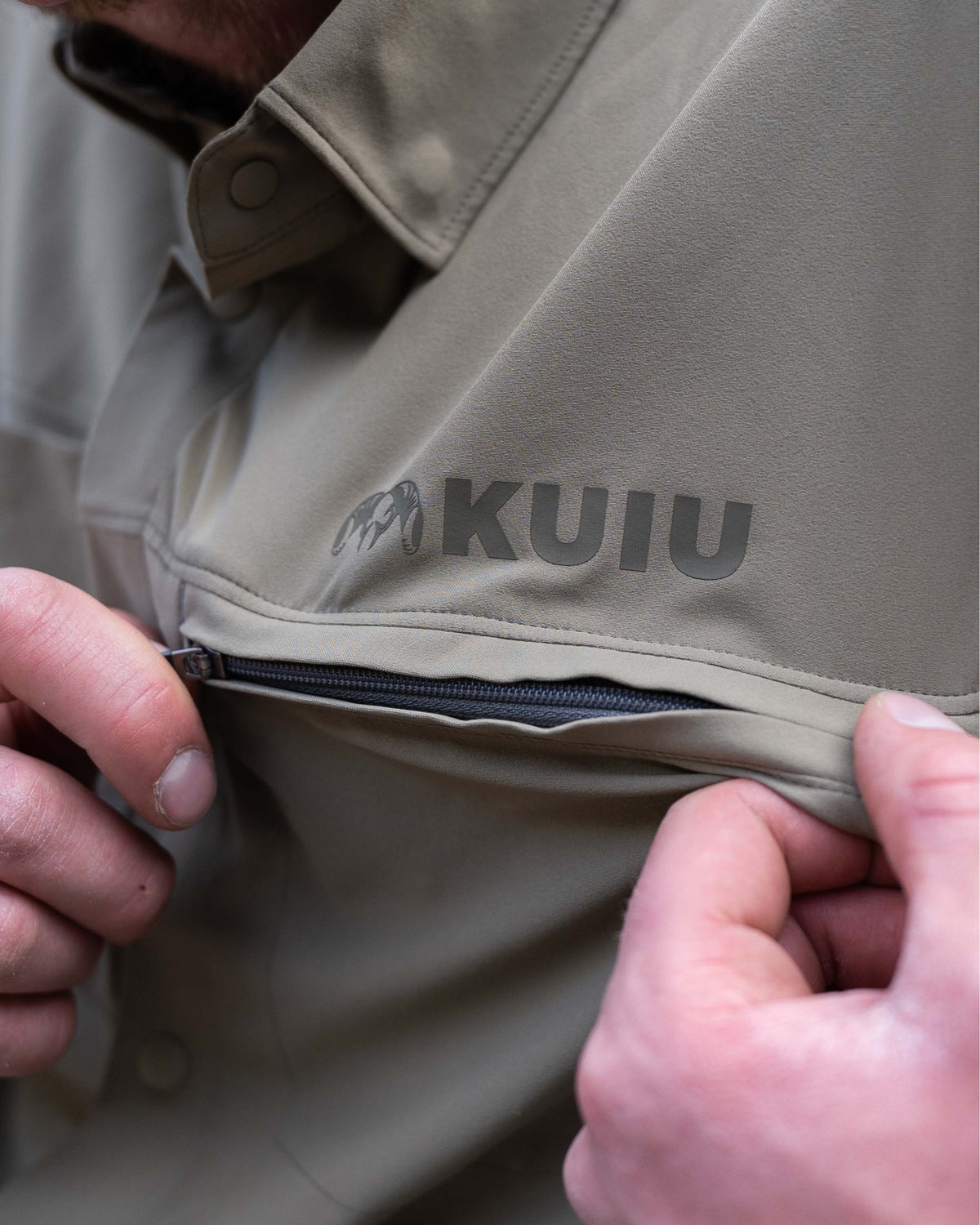 Chest zip pocket shown on the Mesa Vented Short Sleeve Snap Shirt in Khaki
