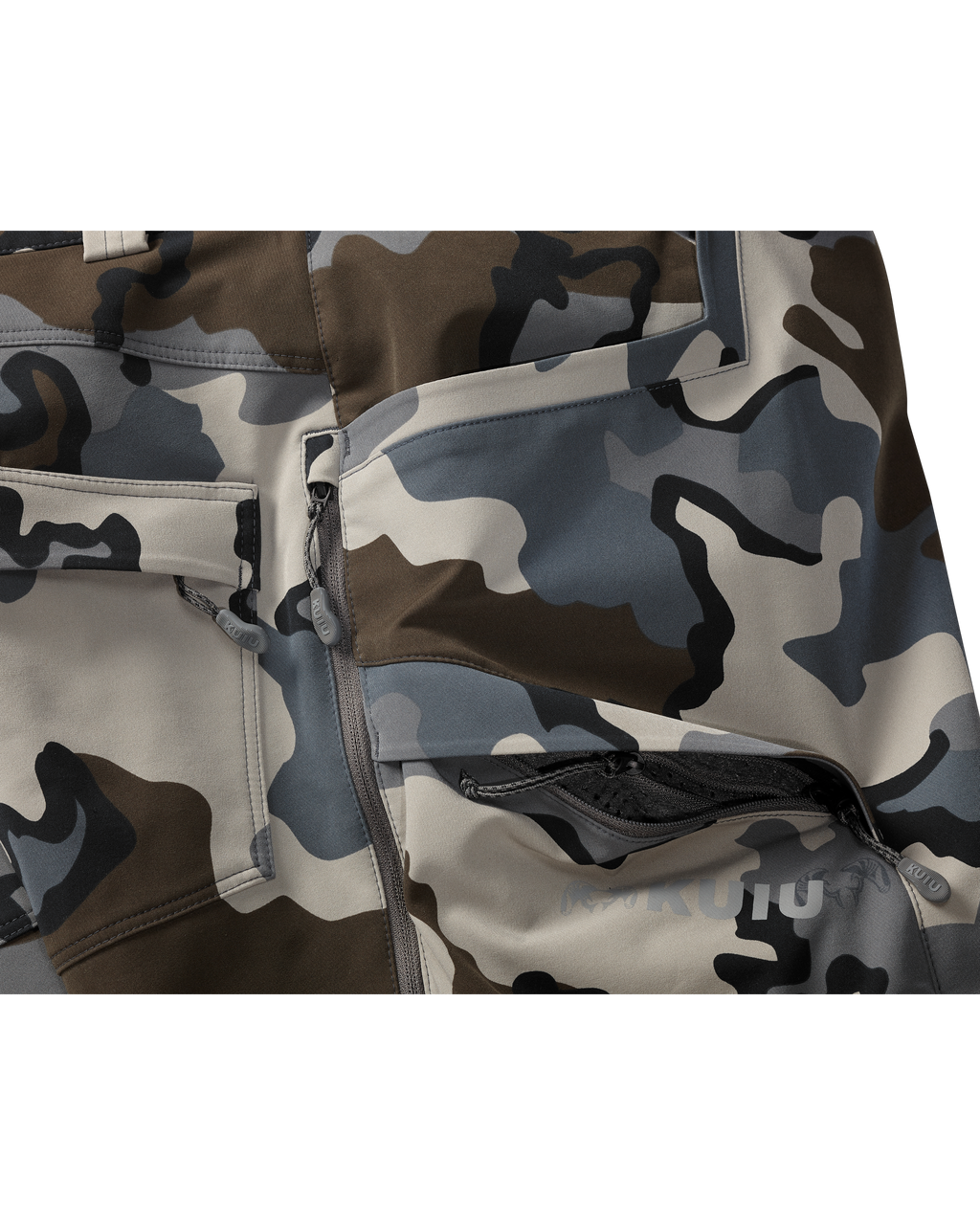 Zoomed in detail the side of the PRO Pant in Vias Camouflage showcasing the pocketing