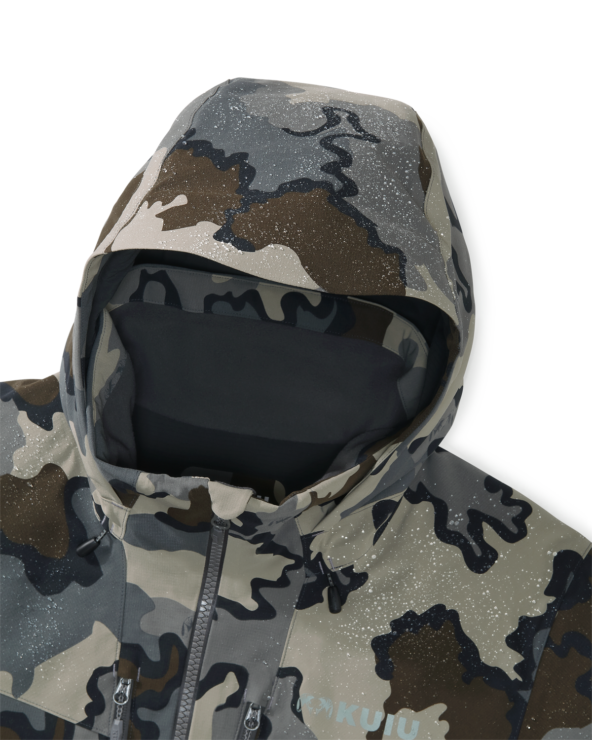 Close-up detail of hood on the KUIU Kutana Gale Force Hooded Jacket in Vias Camouflage, Showcasing the jacket's DWR finish with water droplets