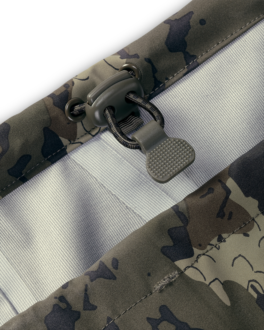 Inside View of KUIU PRO HD Flex Zip  Wader in Veros camouflage, Highlighting Chest Cinch to Secure Waders Close to Chest