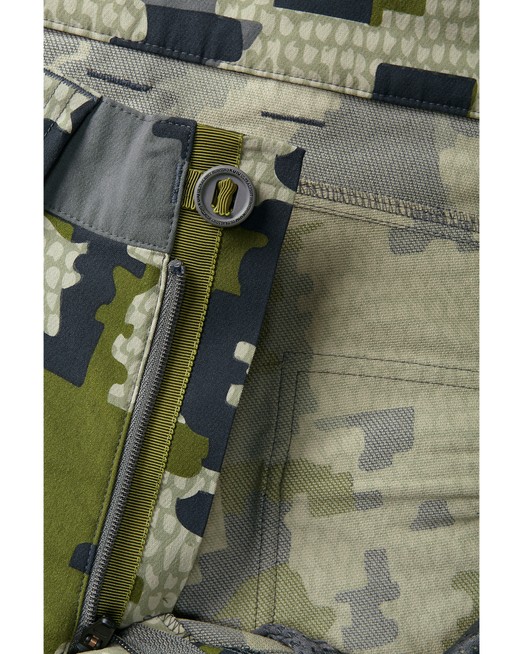 Front of KUIU Kutana Stretch Woven Pant in Verde Camouflage Highlighting YKK Fly Zipper