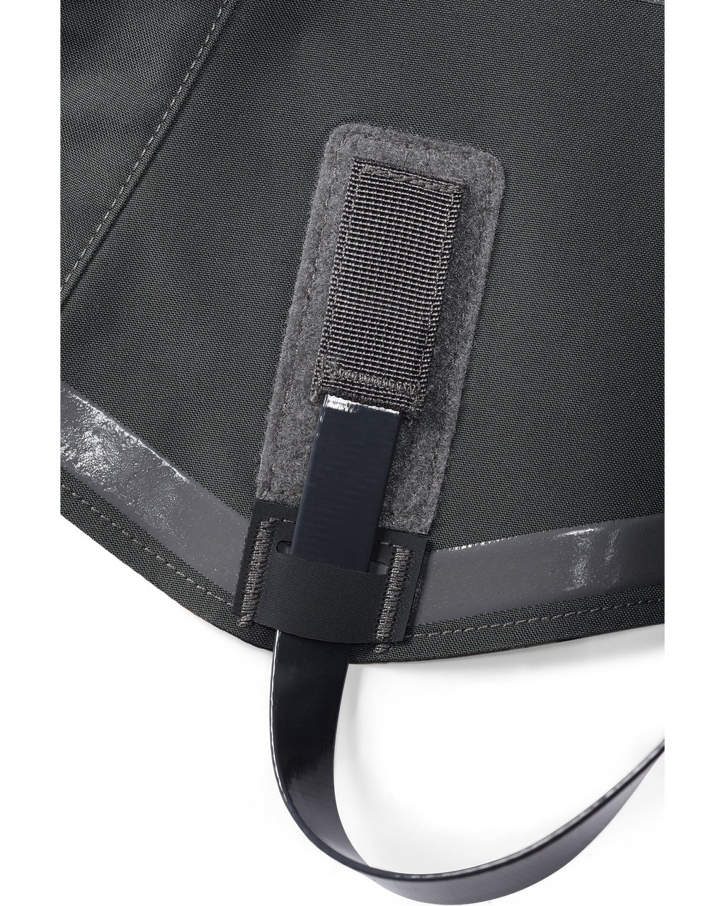 Easy-Adjust Internal Hook and Loop Bootstrap of the Kutana Storm Gaiters in Valo Camouflage