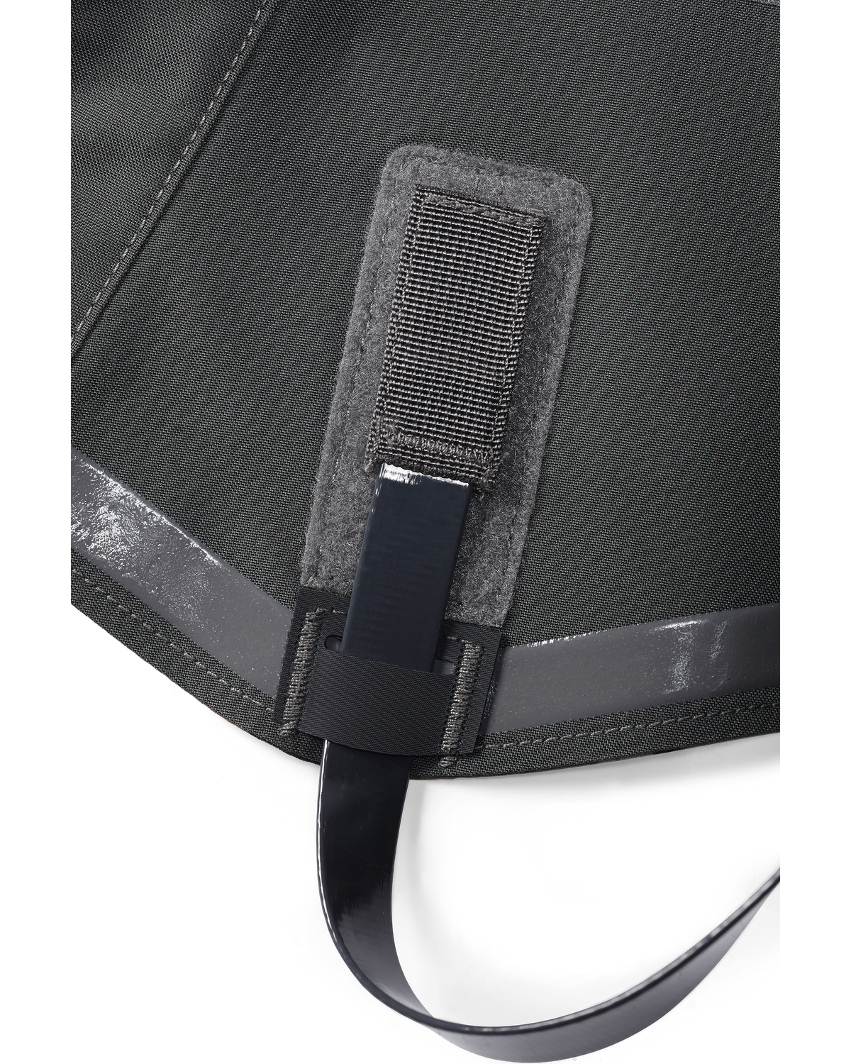 Easy-Adjust Internal Hook and Loop Bootstrap of the Kutana Storm Gaiters in Valo Camouflage