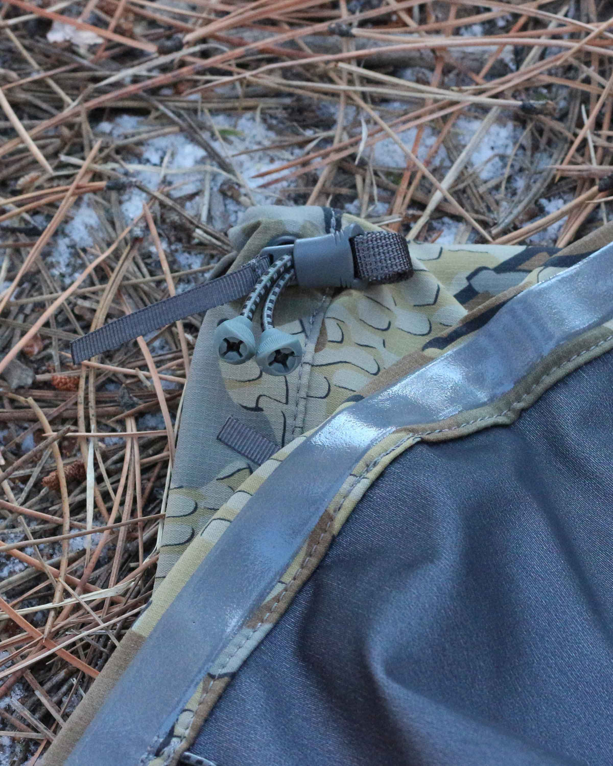 Top cinch cord of the Kutana Storm Gaiter in Valo Camouflage