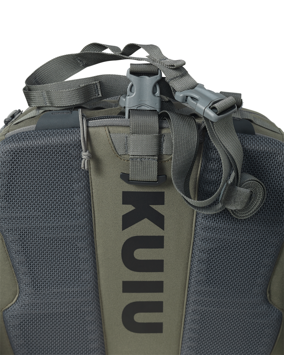 Deployment tree strap attachment system located on the top zipper of the Scout 1000 in Ash Brown