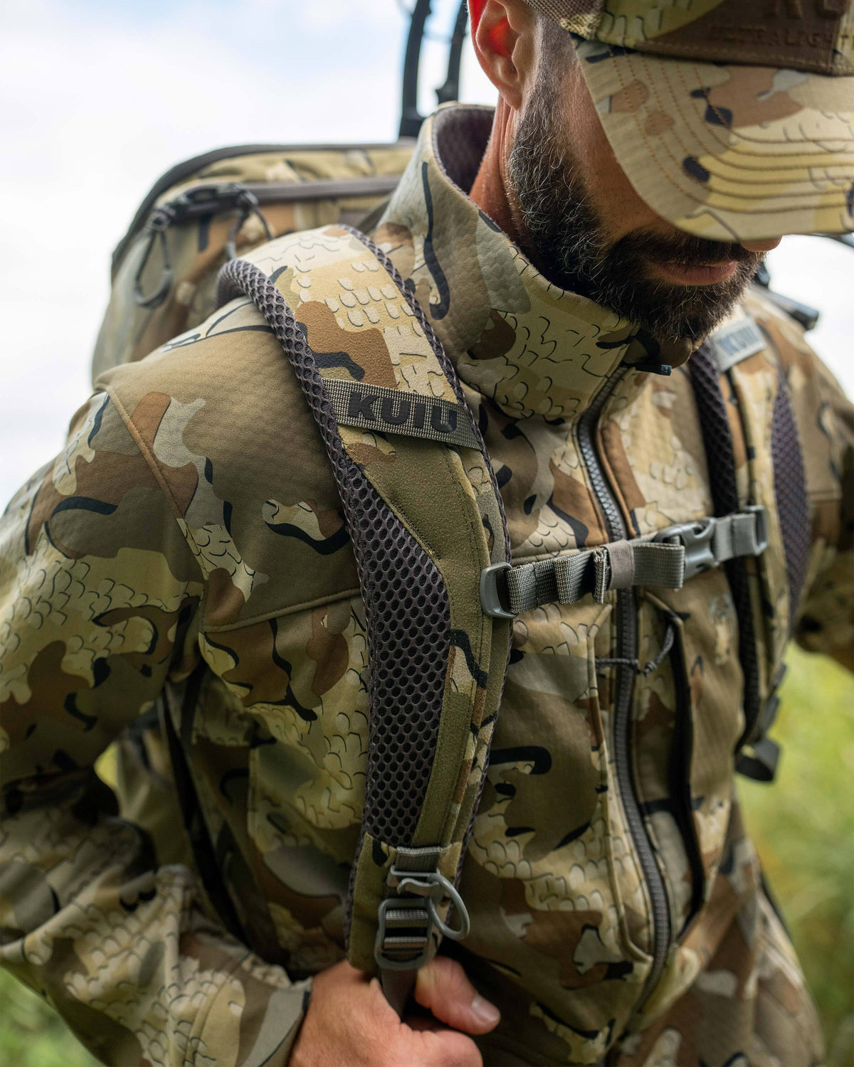 Close-up of padded shoulder straps and sternum strap on Evolution 1800 in Valo Camouflage