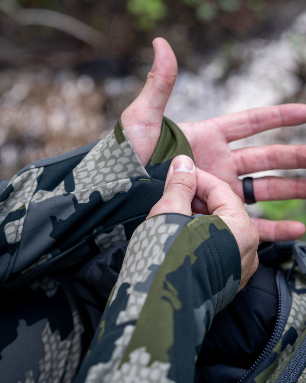 Layered thumbhole for easy layering on StrongFleece 235 Zip-T Hoodie in Verde Camouflage