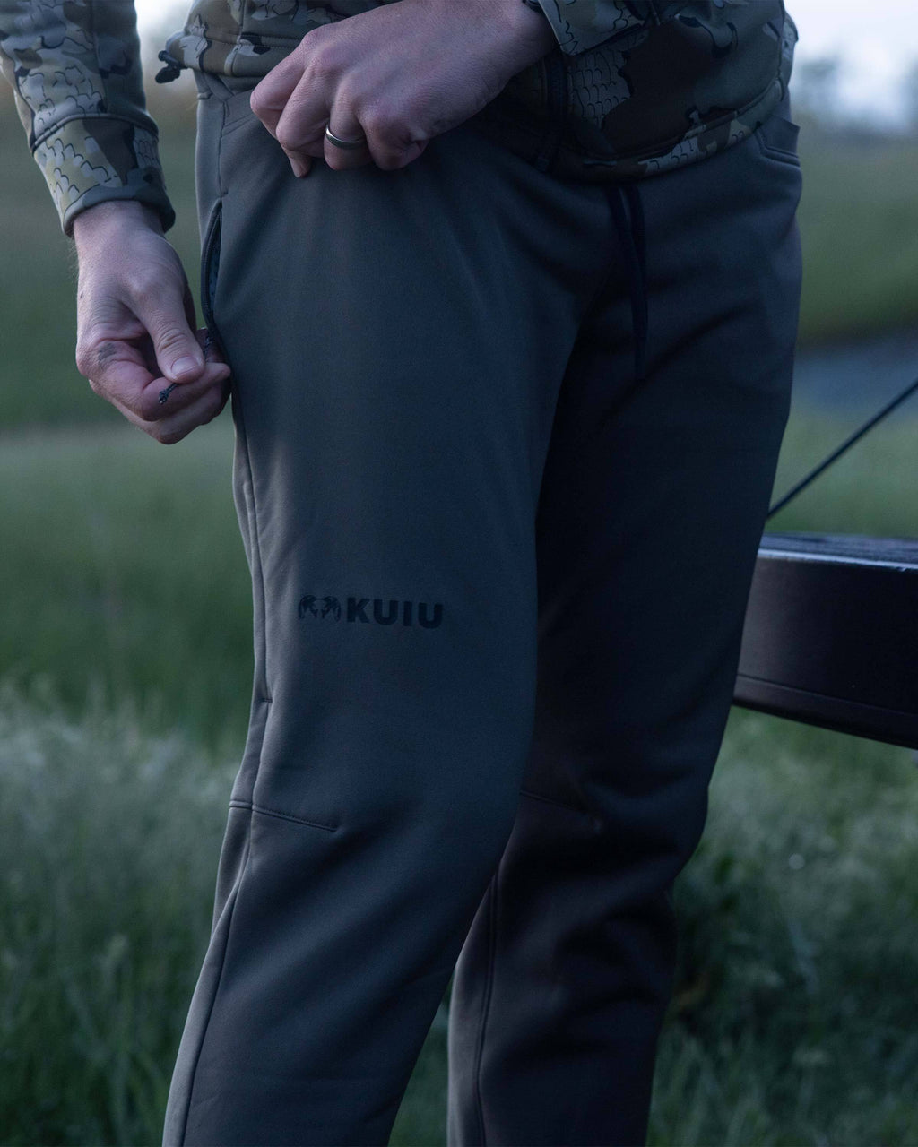 Unzipped hip vents on StrongFleece 290 Layering Pant in Ash Brown