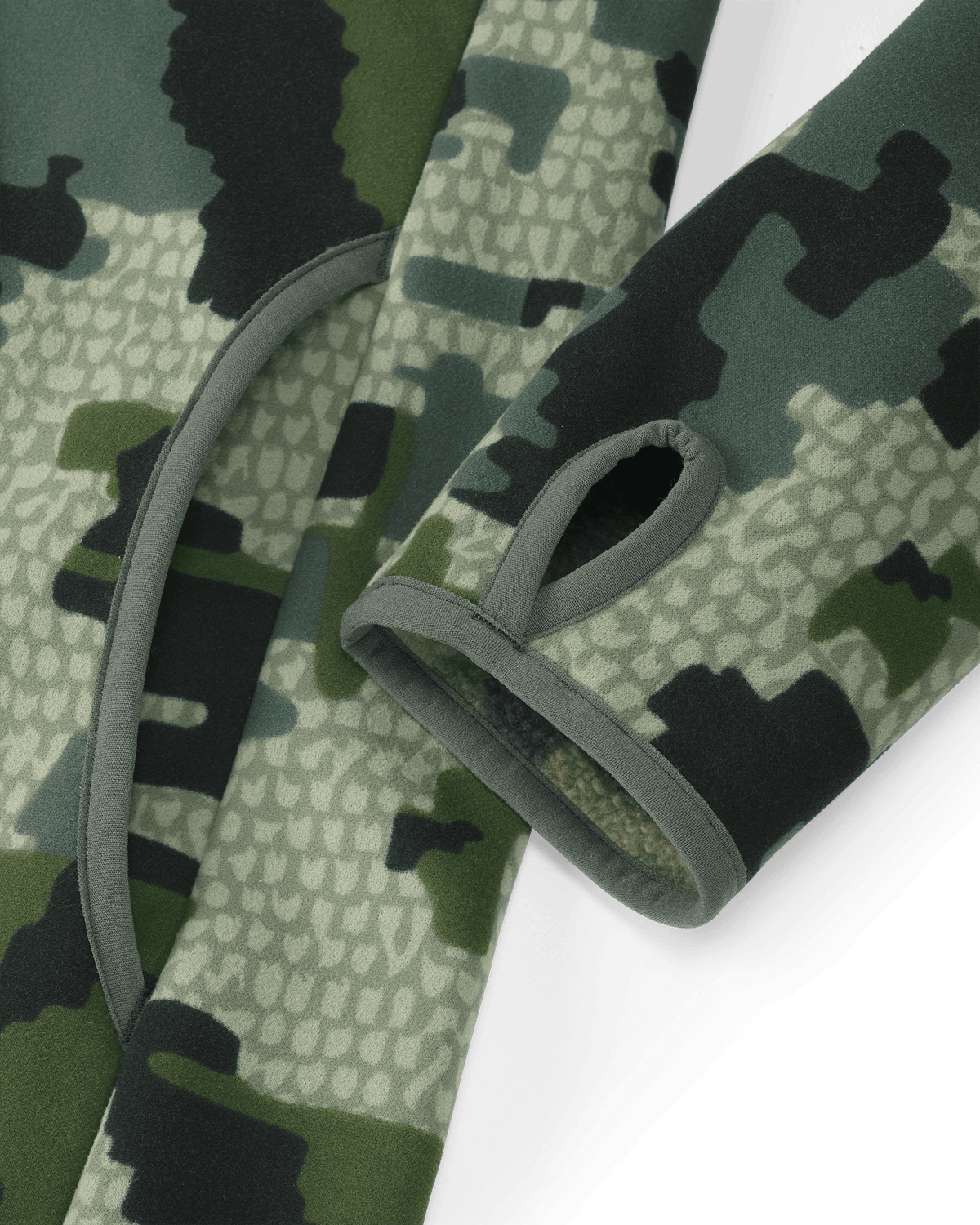 Front of StrongFleece 290 WF Full Zip in Verde Camouflage Highlighting Thumbholes for Added Coverage and Streamlined Layering