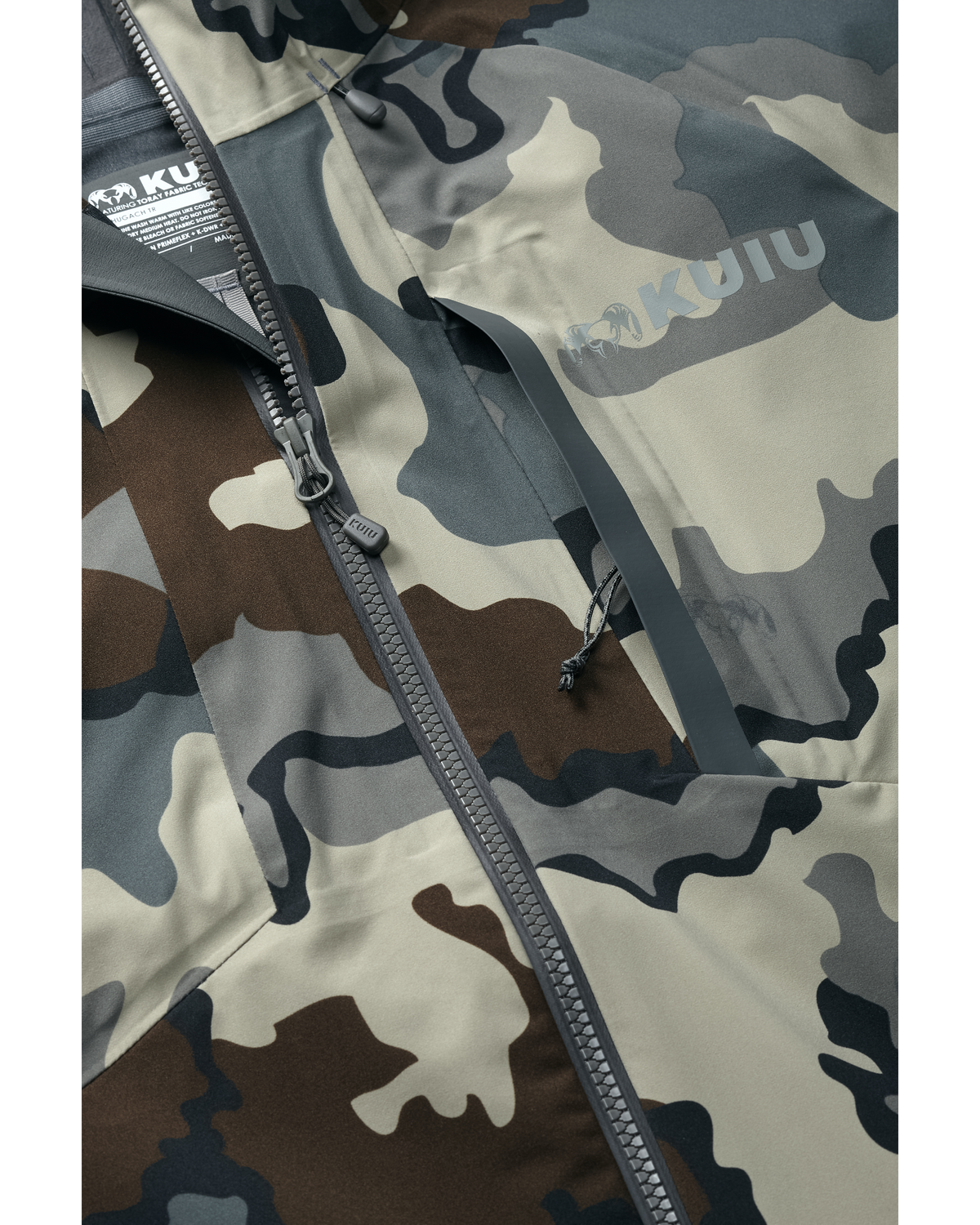 Detail of partially open zippered chest pocket on Chugach TR Rain Jacket in Vias Camouflage