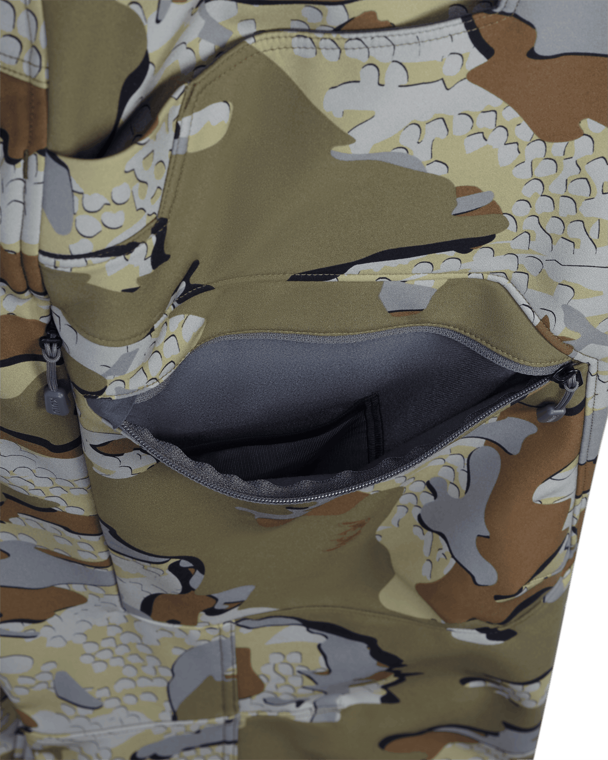 Detailed view of open right thigh pocket of Guide PRO Pant in Valo Camouflage