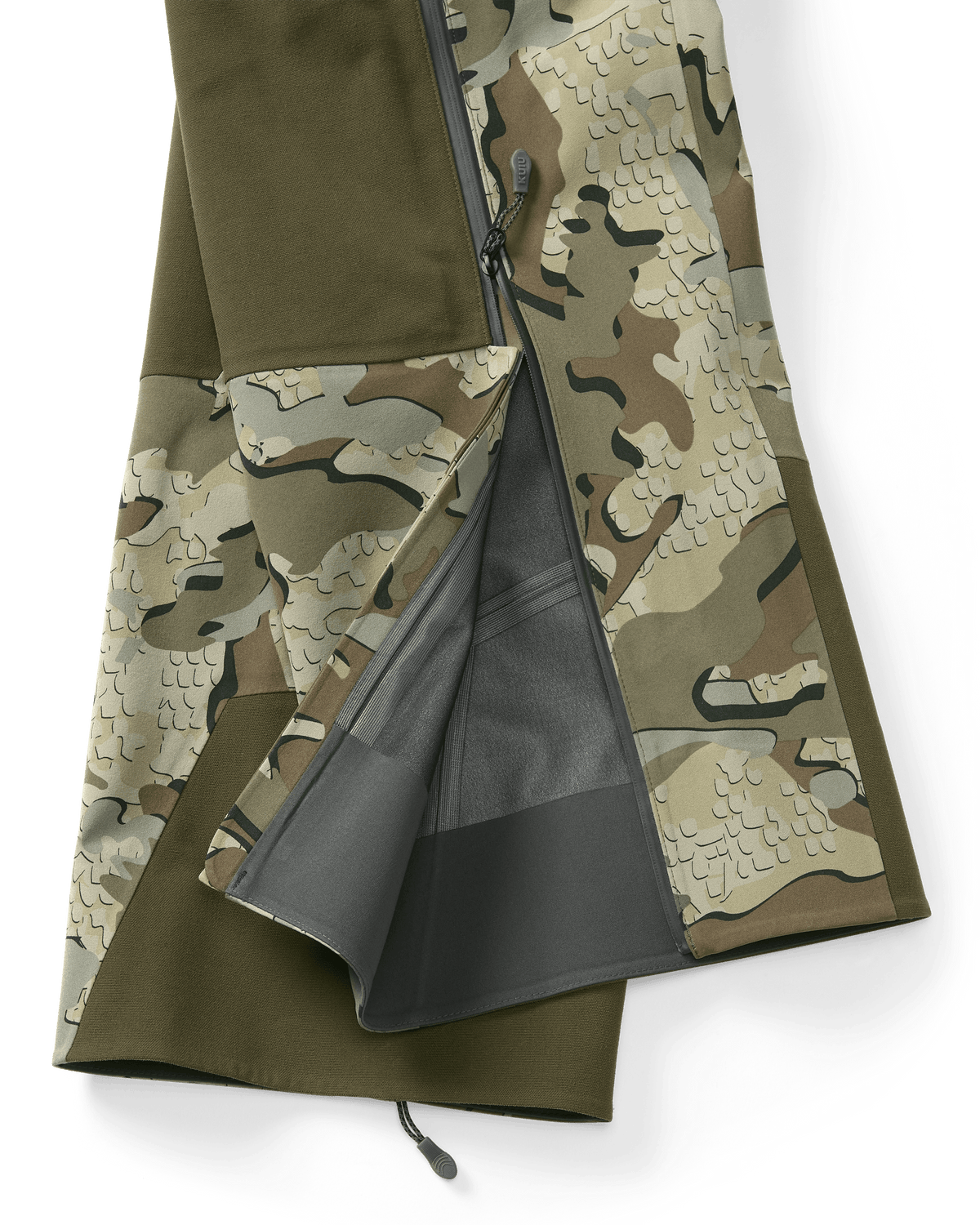 Detail open lower leg zipper on Yukon TR Rain Pant in Vias Camouflage