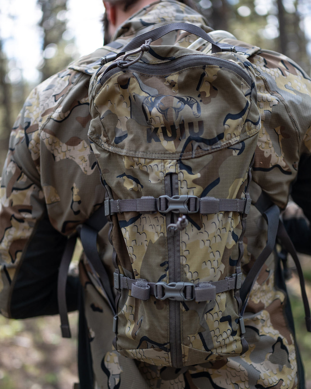 Hunter wearing Valo Camouflage and a Stalker PRO 500 in Valo Camouflage facing away from camera
