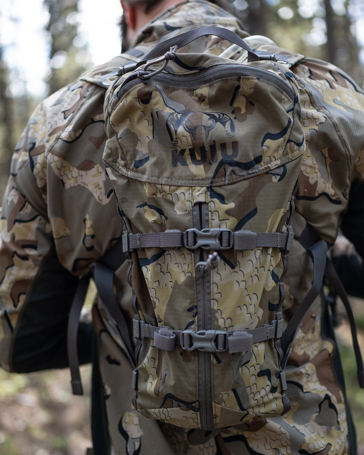 Hunter wearing Valo Camouflage and a Stalker PRO 500 in Valo Camouflage facing away from camera