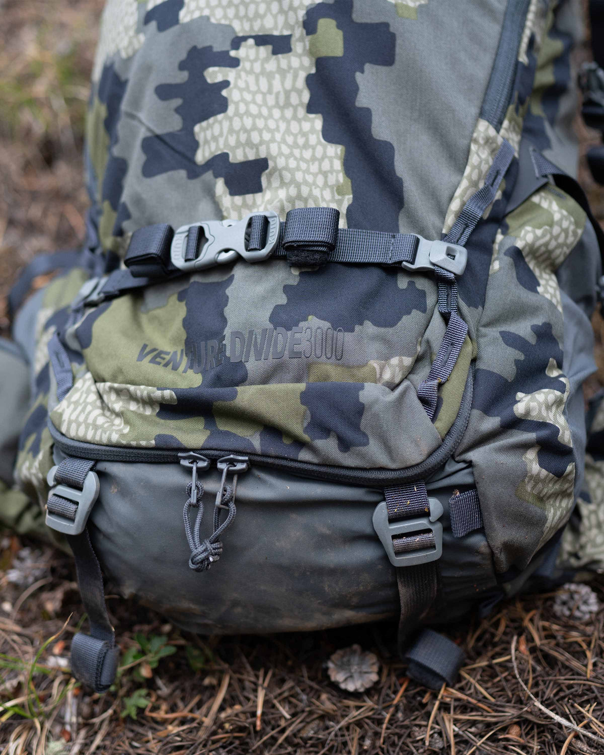 Detail the bottom of the Venture Divide 3000 Pack in Verde Camouflage