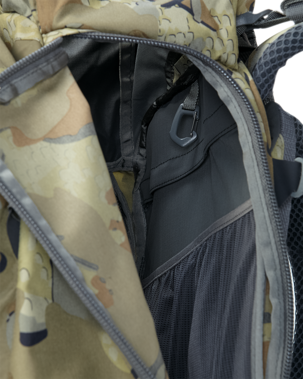 Interior detail of hydration holder on Venture Divide 3000 in Valo Camouflage