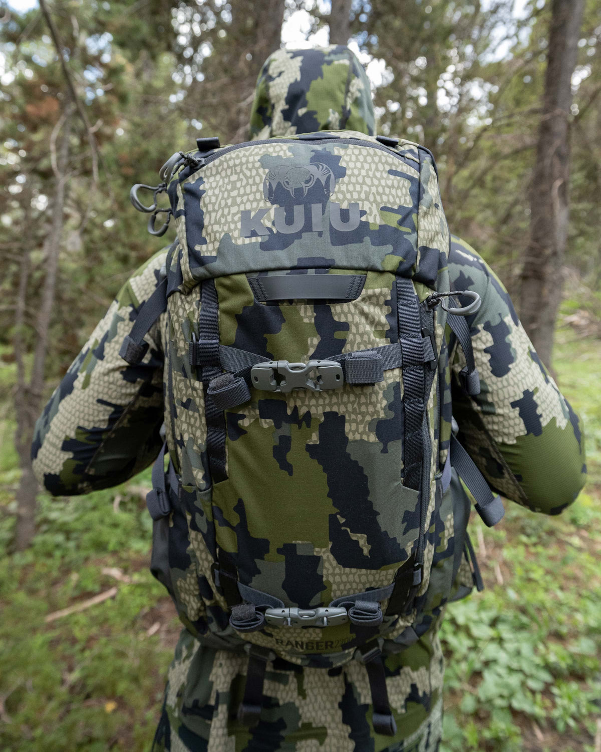 Back view of hunter carrying the Ranger 2200 in Verde Camouflage, Highlighting compression straps and daisy chain webbing 