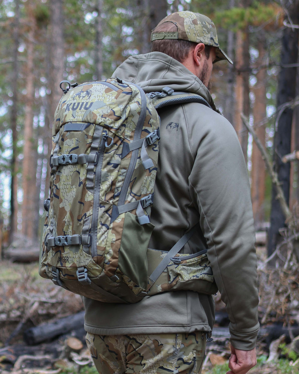 Back angled view of hunter in the middle of the woods carrying Ranger 2200 Valo Camouflage