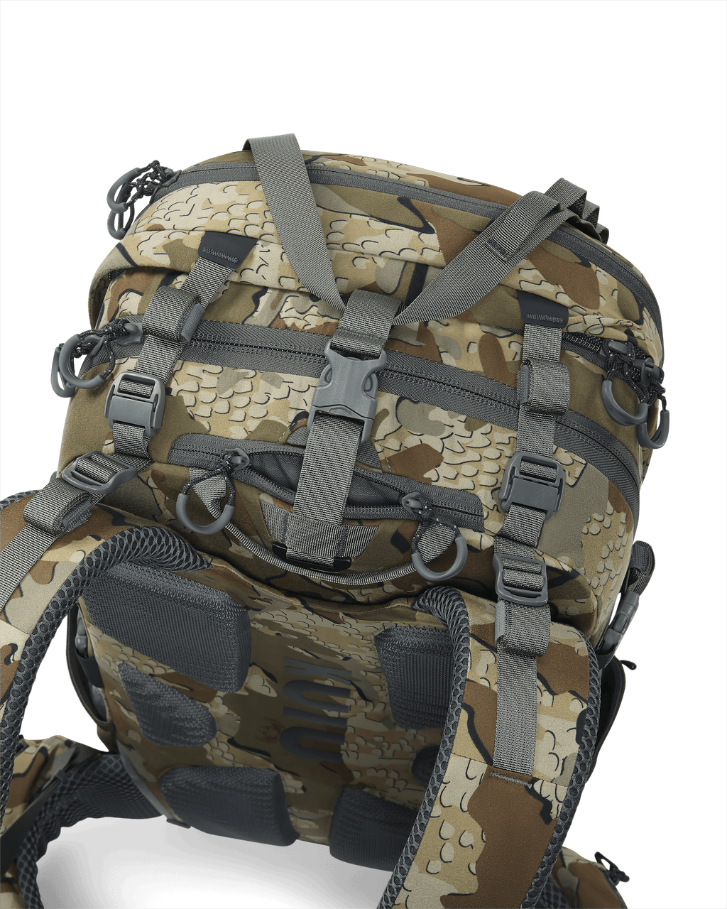 Top view of compression straps on Encounter Divide 2800 in Valo Camouflage
