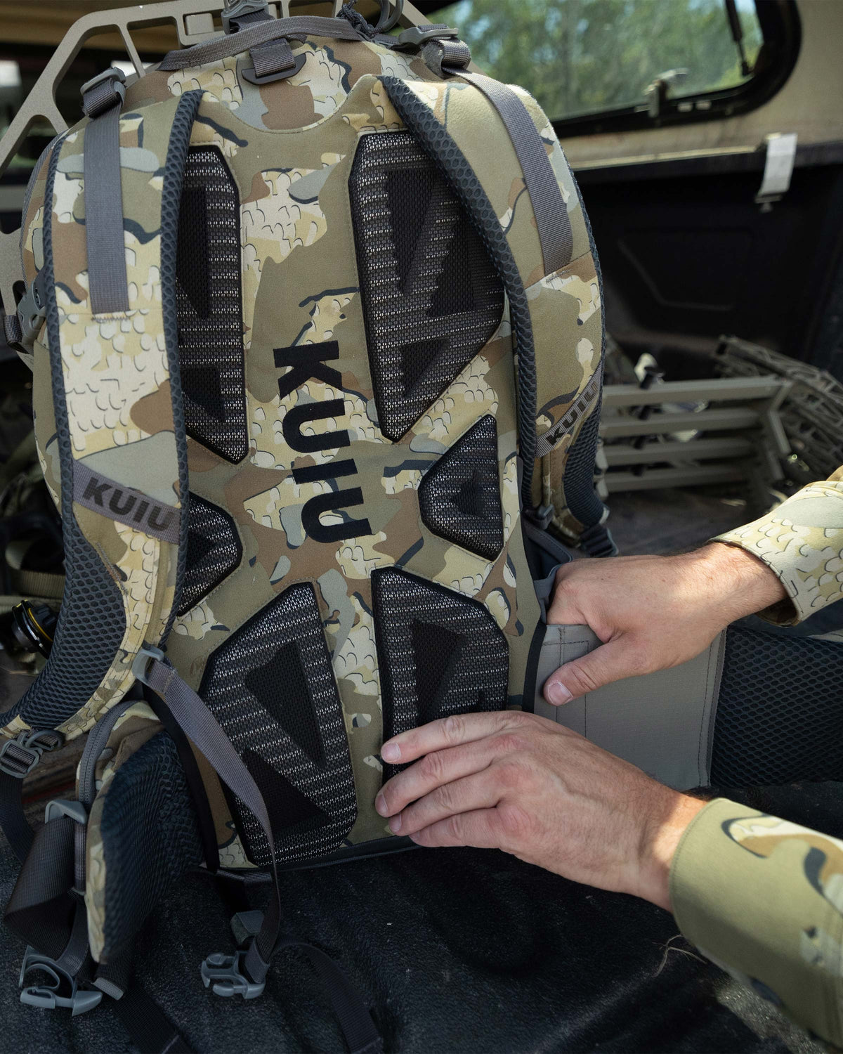 KUIU Encounter Divide 2800 in Valo Camouflage with removable waist belt