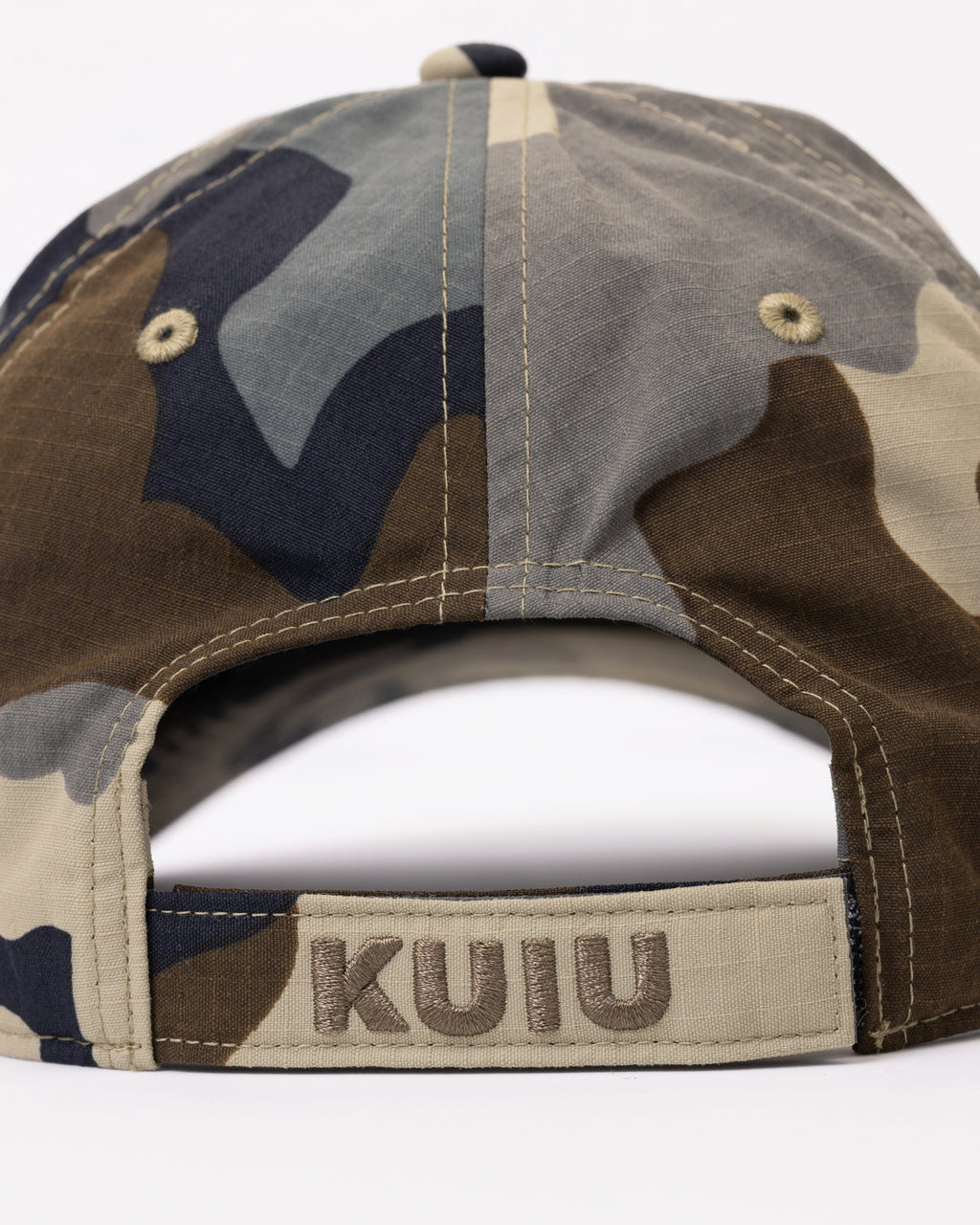 Backside view of hook and loop closure with embroidered KUIU logo