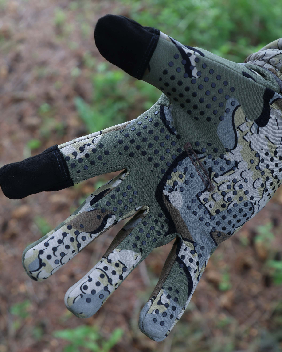 Showcasing palm view of StrongFleece 290 Glove in Valo Camouflage, Highlighting Silicone Dot Matrix Grip