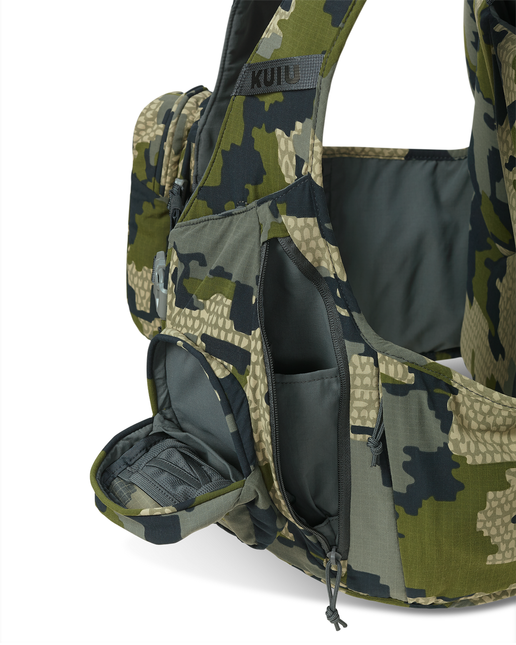 Close-up of the Rival Turkey Vest in Verde Camouflage, Highlighting the side zippered pocket, front magnetic closure, and the slate and mouth call holder