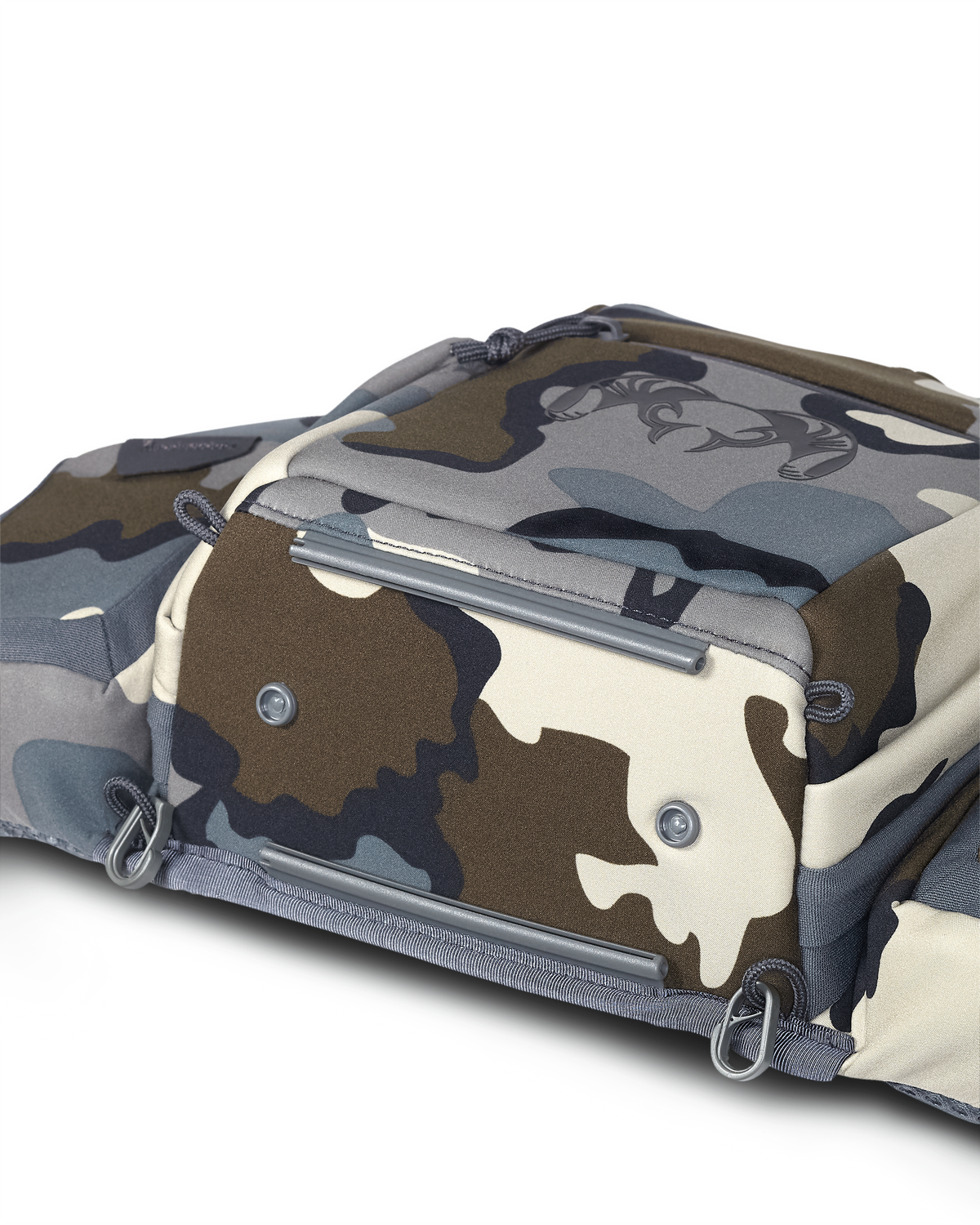 PRO Chest Pack in Vias Camouflage, Highlighting bottom of the main compartment without bottom ammo holder accessory