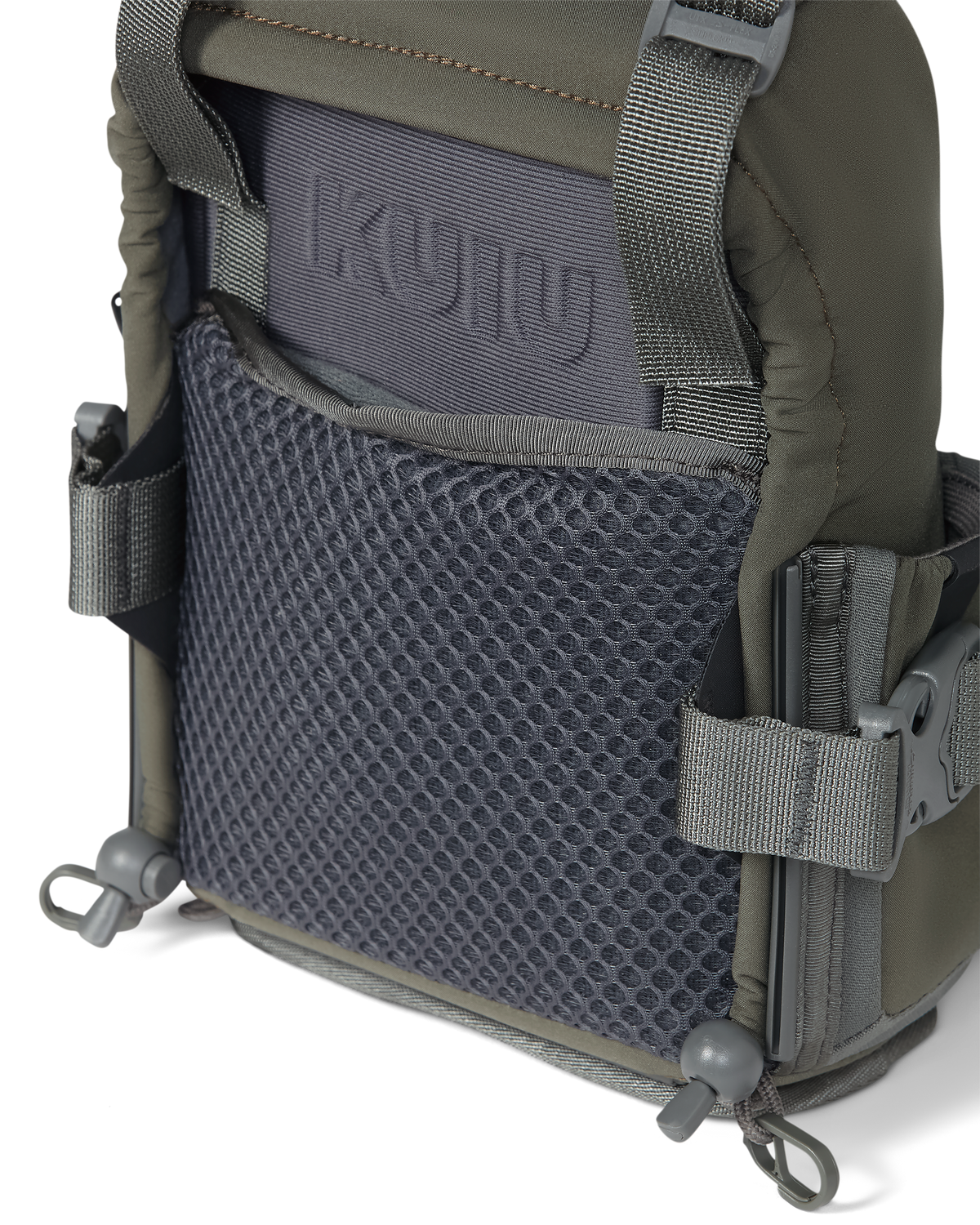 Backside detail of PRO G3 Bino Harness with Spacer airmesh next to body lining