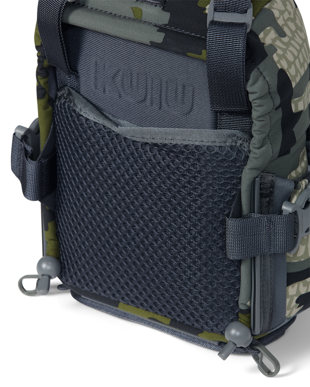 Backside detail of PRO G3 Bino Harness with Spacer airmesh next to body lining