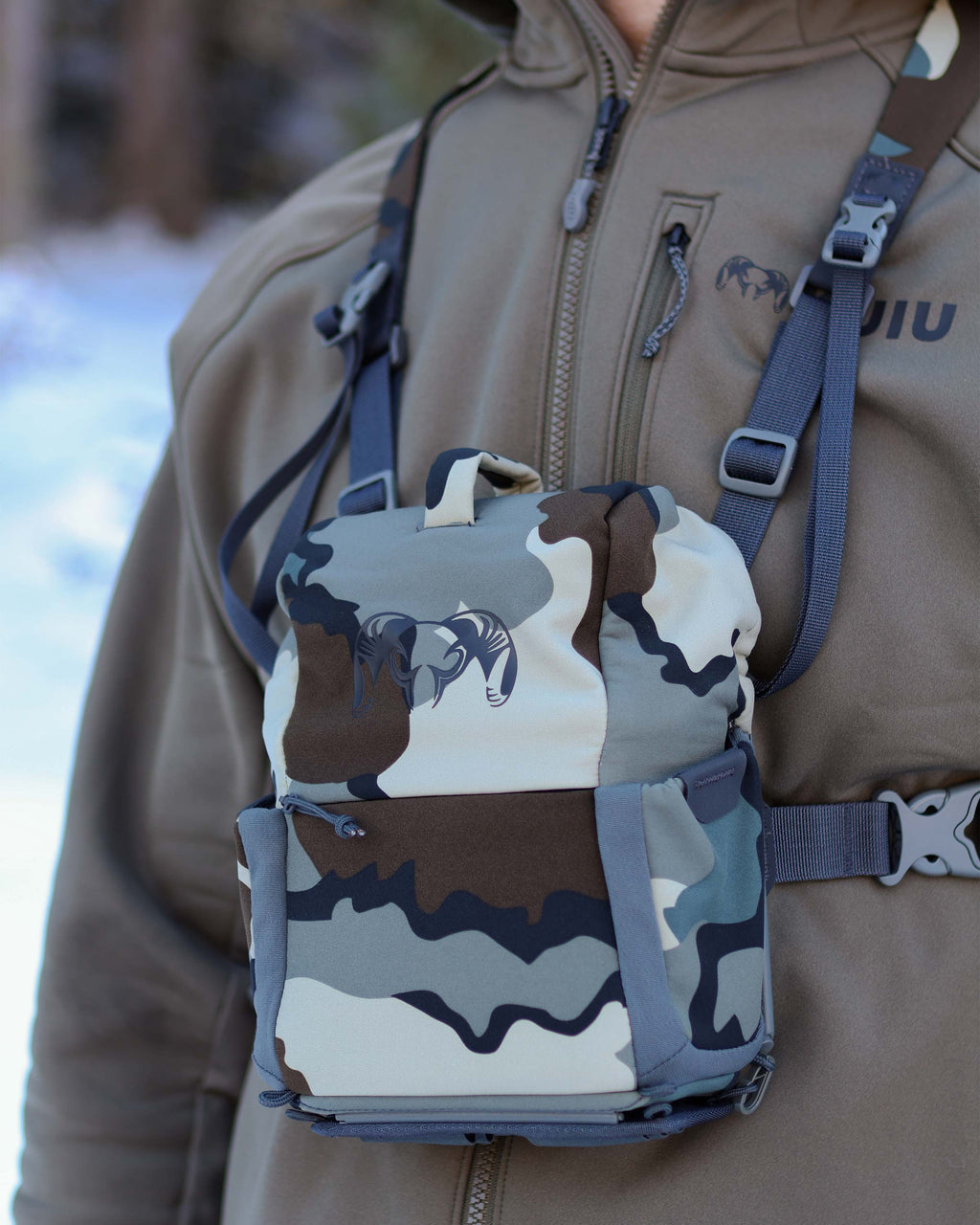 Front of Hunter wearing PRO G3 Bino Harness in Vias Camouflage color