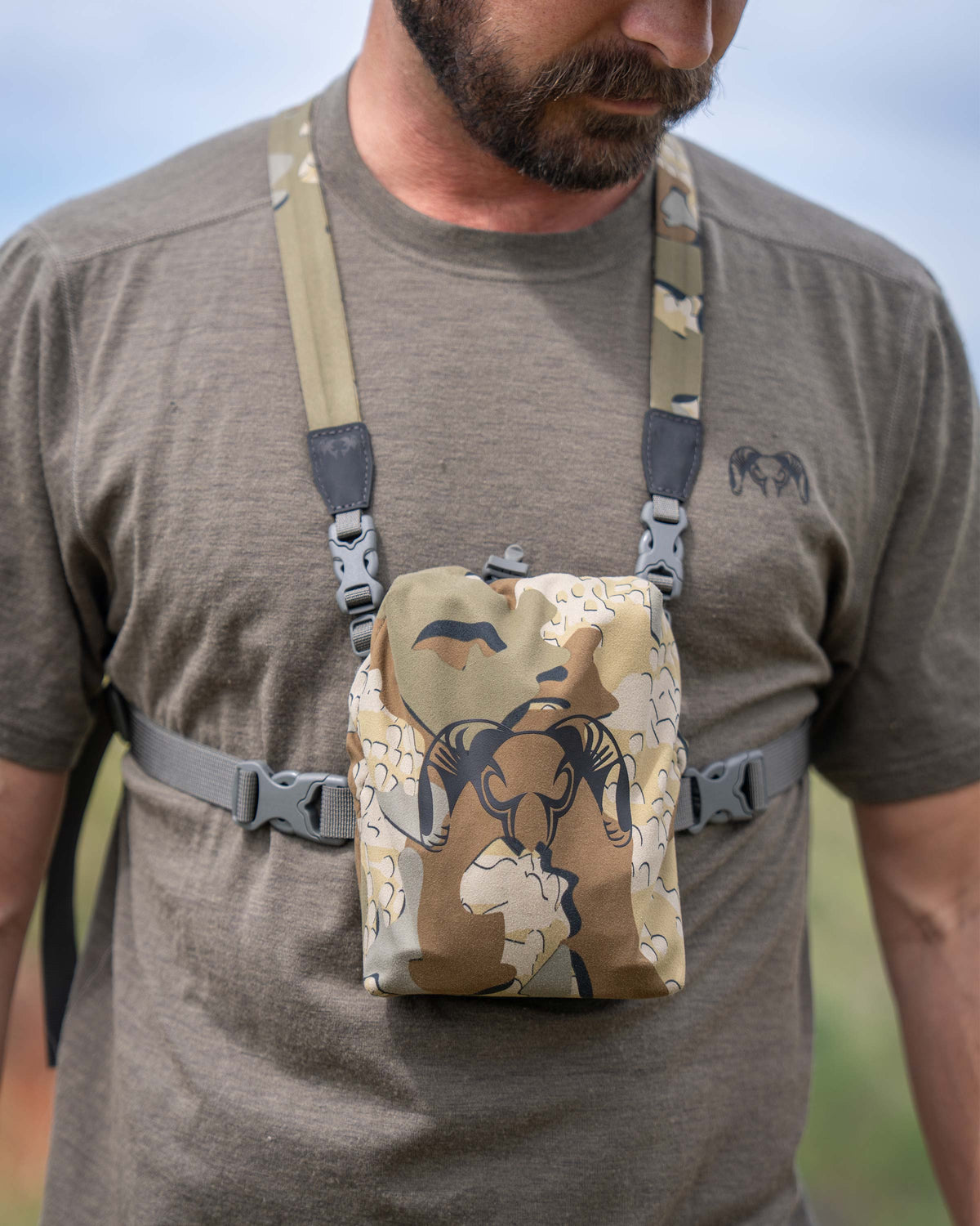 Front of hunter wearing the Ultralight Bino Harness in Valo Camouflage