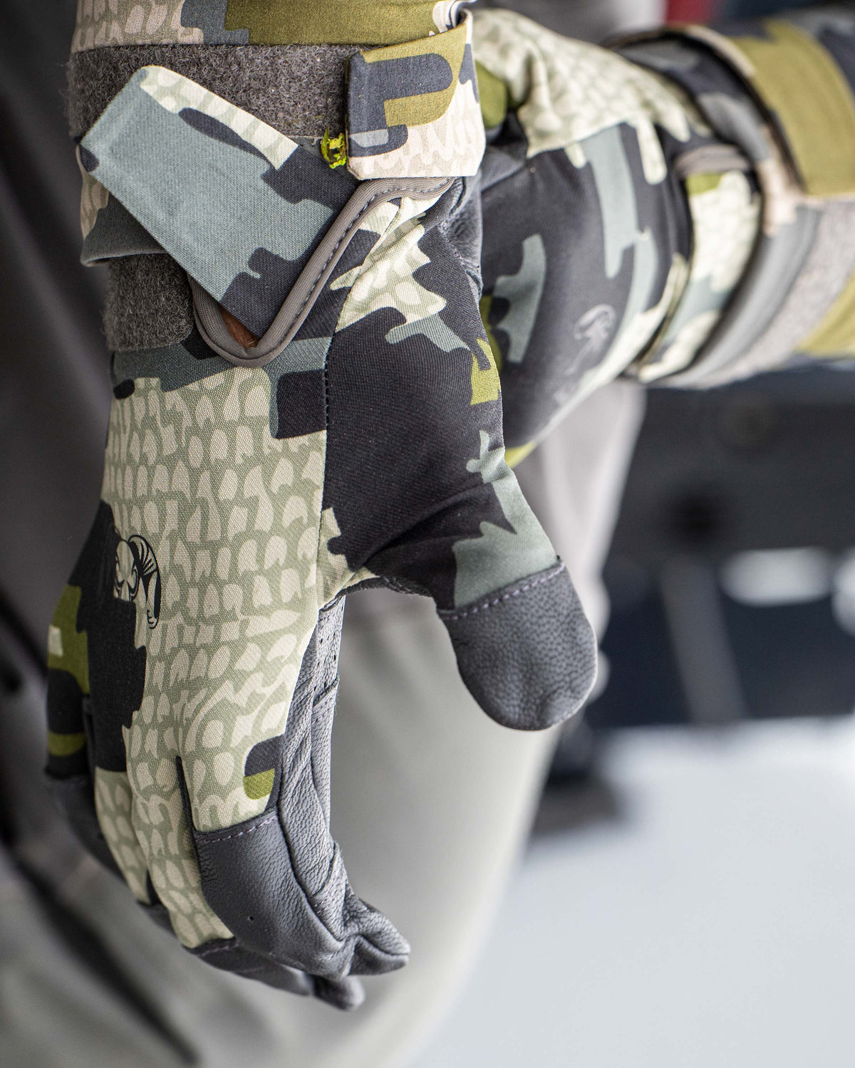 Precision Glove in Verde Camouflage, Highlighting hook and loop wrist closure