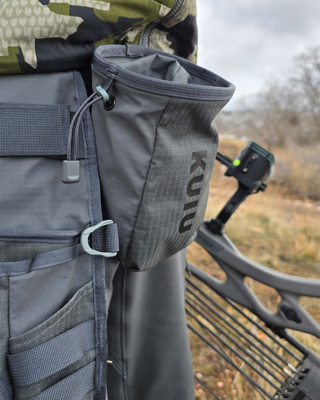 Archery Hip Quiver in Gunmetal close up image of the watter bottle holder accessory