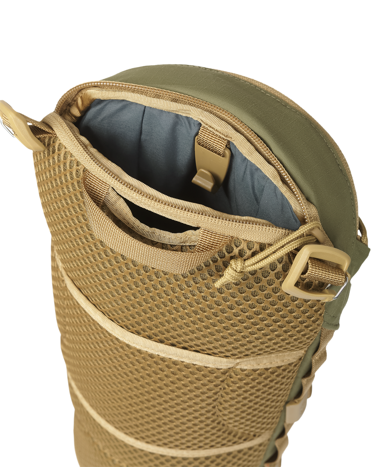 Back of PRO G3 Hydration Rid in Evergreen Color, Highlighting main zippered compartment for 3L hydration system
